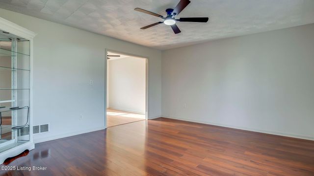 13005 Lavenia Ln, Louisville, KY 40272