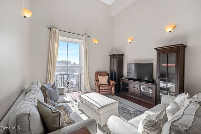 5 Spring Street APT 404, Saratoga Springs, NY 12866