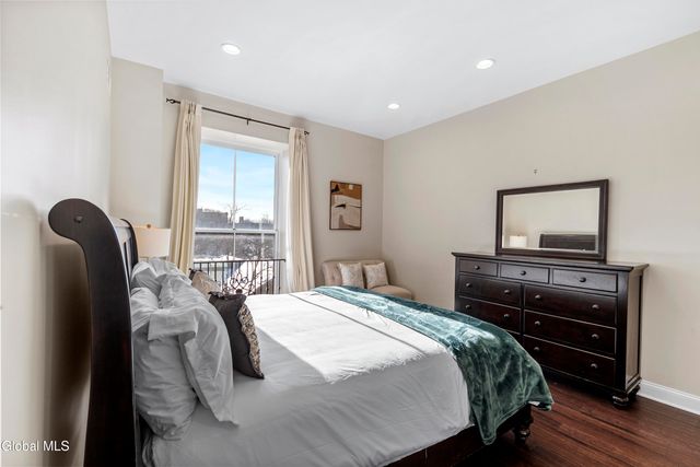 5 Spring Street APT 404, Saratoga Springs, NY 12866