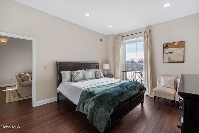 5 Spring Street APT 404, Saratoga Springs, NY 12866