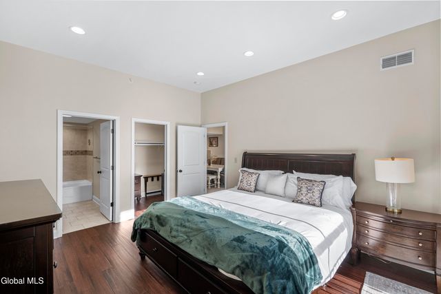 5 Spring Street APT 404, Saratoga Springs, NY 12866