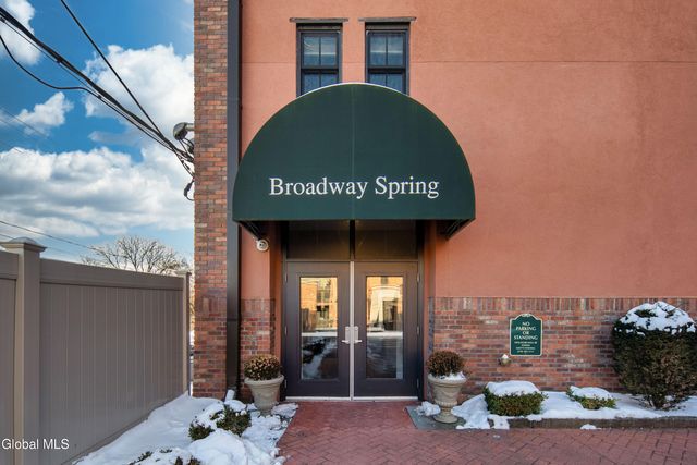 5 Spring Street APT 404, Saratoga Springs, NY 12866