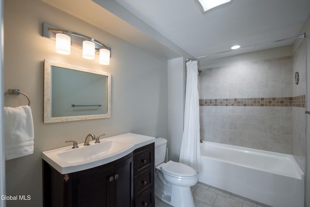 5 Spring Street APT 404, Saratoga Springs, NY 12866