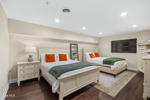 5 Spring Street APT 404, Saratoga Springs, NY 12866