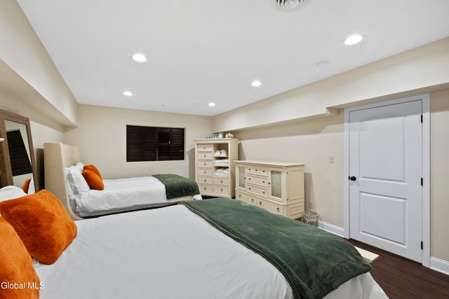 5 Spring Street APT 404, Saratoga Springs, NY 12866