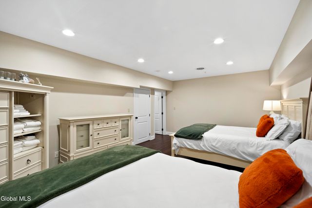 5 Spring Street APT 404, Saratoga Springs, NY 12866