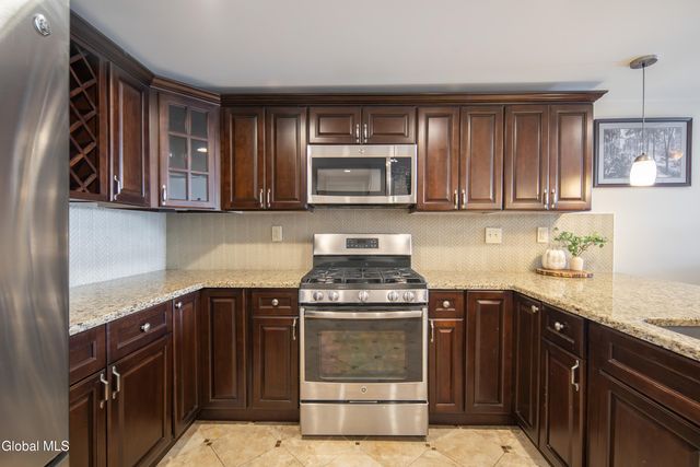 5 Spring Street APT 404, Saratoga Springs, NY 12866