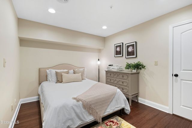 5 Spring Street APT 404, Saratoga Springs, NY 12866