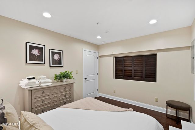 5 Spring Street APT 404, Saratoga Springs, NY 12866