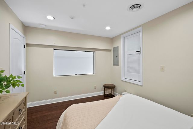 5 Spring Street APT 404, Saratoga Springs, NY 12866