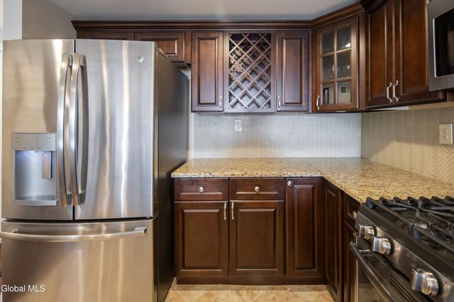 5 Spring Street APT 404, Saratoga Springs, NY 12866