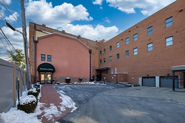 5 Spring Street APT 404, Saratoga Springs, NY 12866