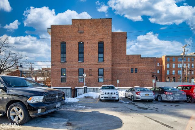 5 Spring Street APT 404, Saratoga Springs, NY 12866