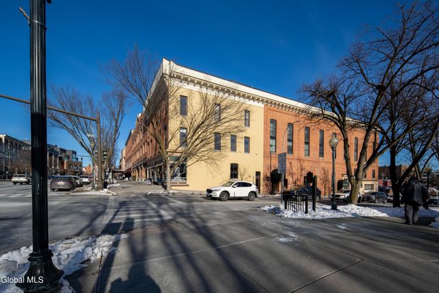 5 Spring Street APT 404, Saratoga Springs, NY 12866