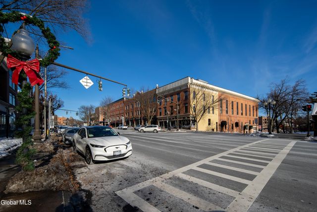 5 Spring Street APT 404, Saratoga Springs, NY 12866