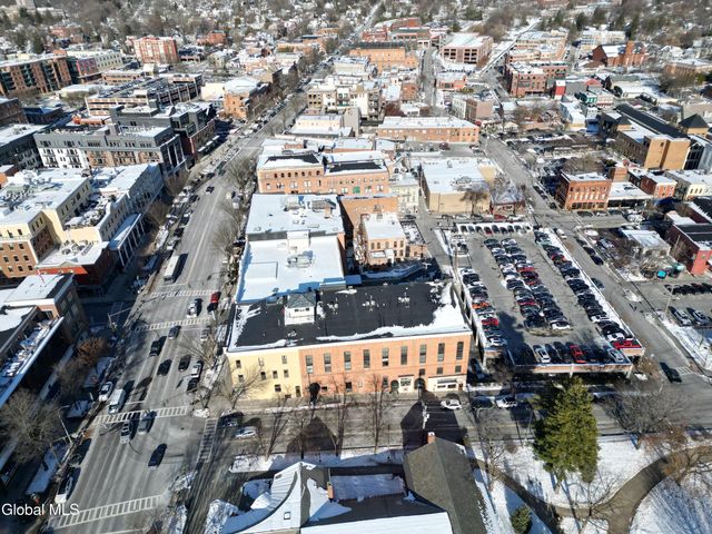 5 Spring Street APT 404, Saratoga Springs, NY 12866