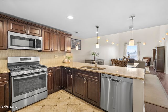 5 Spring Street APT 404, Saratoga Springs, NY 12866