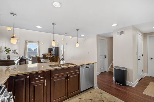 5 Spring Street APT 404, Saratoga Springs, NY 12866