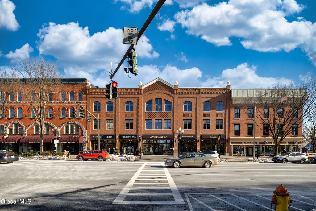 5 Spring Street APT 404, Saratoga Springs, NY 12866