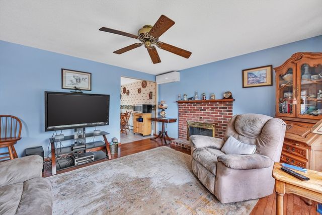 101 Long Hill Dr, Leominster, MA 01453