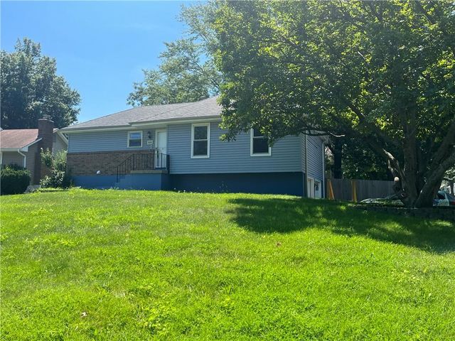 1111 SE 2nd Court, Lee's Summit, MO 64063