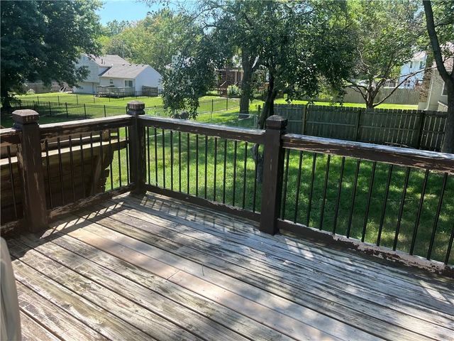 1111 SE 2nd Court, Lee's Summit, MO 64063