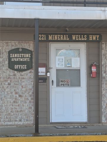 1221 MINERAL WELL Highway, Weatherford, TX 76086