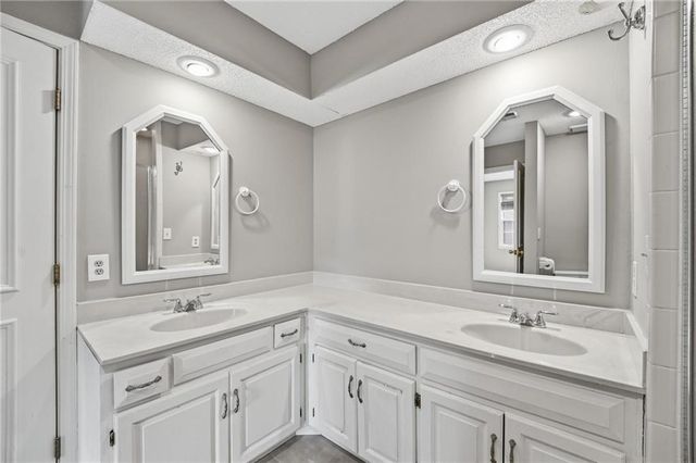 7460 Nall Avenue, Prairie Village, KS 66208