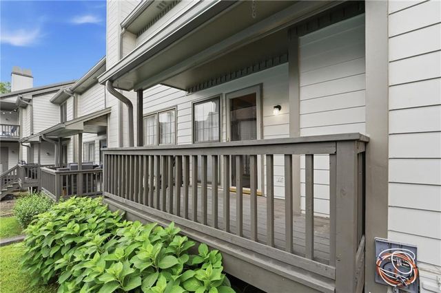 7460 Nall Avenue, Prairie Village, KS 66208