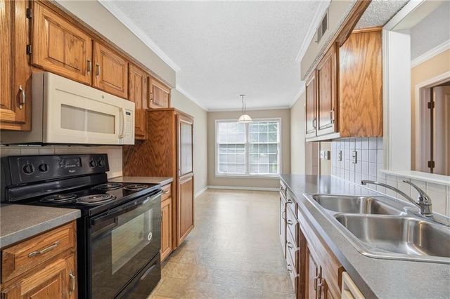 7460 Nall Avenue, Prairie Village, KS 66208