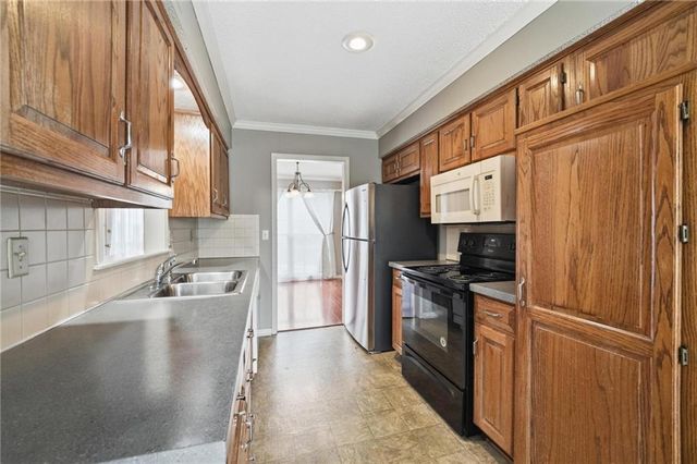 7460 Nall Avenue, Prairie Village, KS 66208