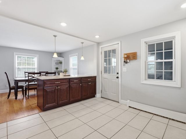 330 Woburn St, Lowell, MA 01852