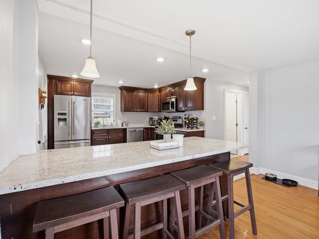 330 Woburn St, Lowell, MA 01852