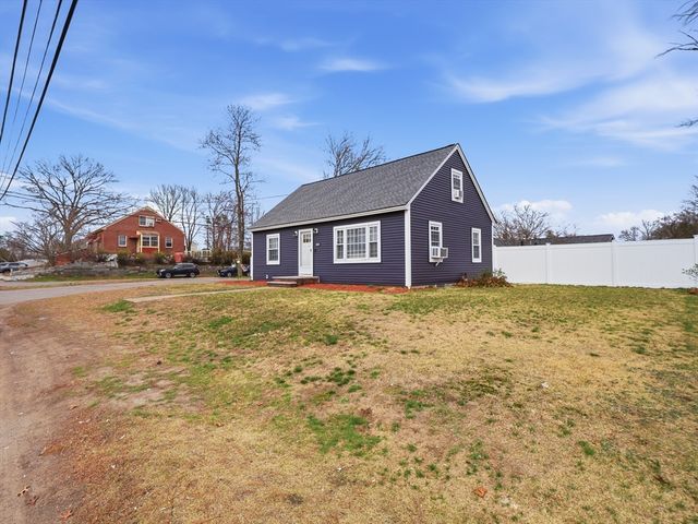 330 Woburn St, Lowell, MA 01852