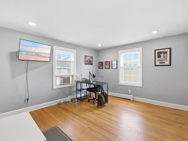 330 Woburn St, Lowell, MA 01852