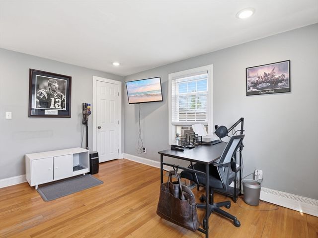 330 Woburn St, Lowell, MA 01852