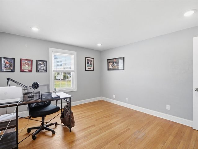 330 Woburn St, Lowell, MA 01852
