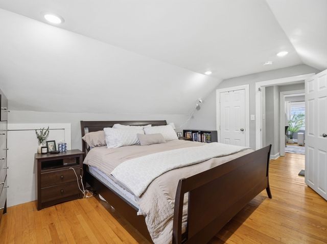 330 Woburn St, Lowell, MA 01852