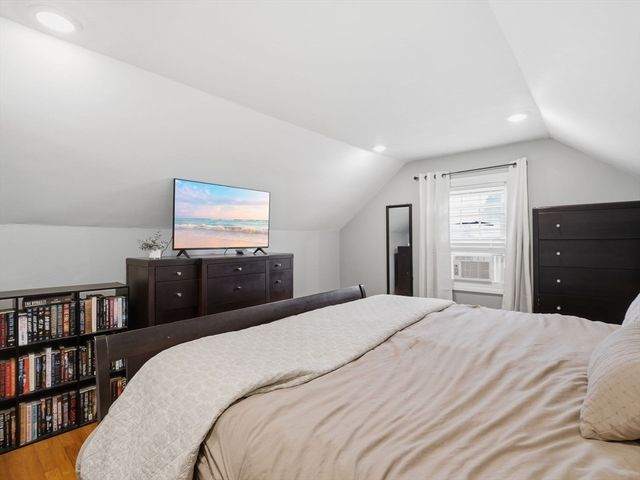 330 Woburn St, Lowell, MA 01852
