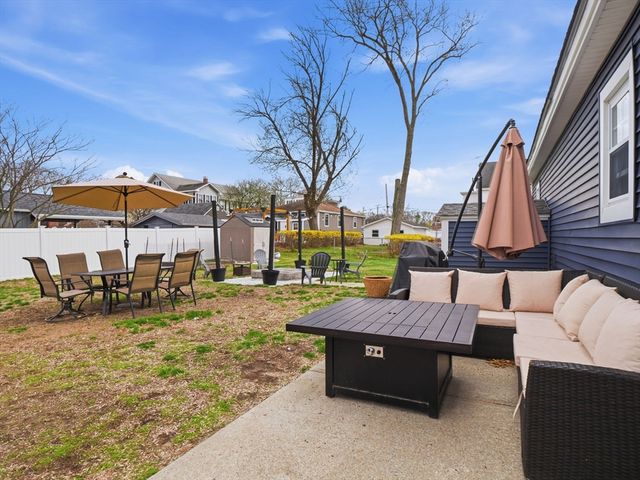 330 Woburn St, Lowell, MA 01852