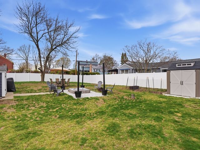 330 Woburn St, Lowell, MA 01852