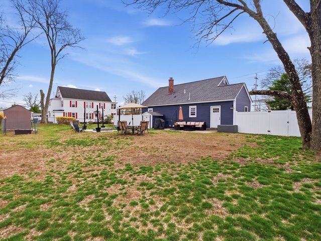 330 Woburn St, Lowell, MA 01852