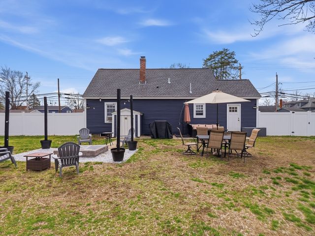 330 Woburn St, Lowell, MA 01852