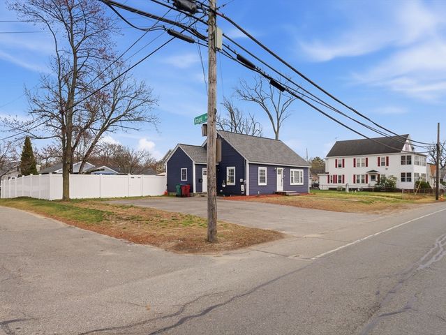 330 Woburn St, Lowell, MA 01852