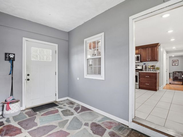 330 Woburn St, Lowell, MA 01852