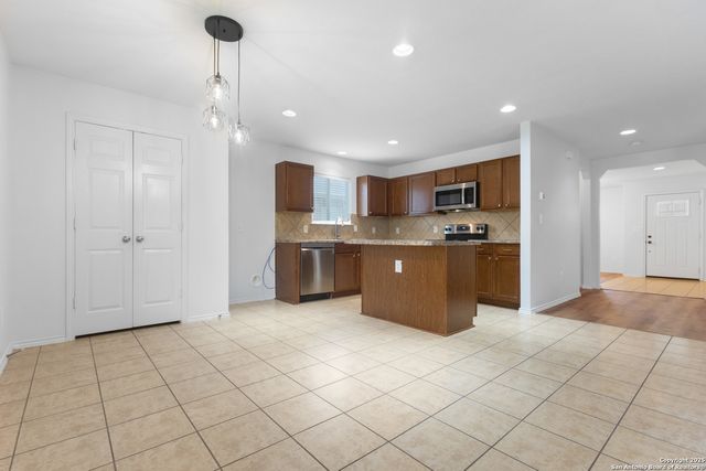 9418 Madison Crk, Converse, TX 78109