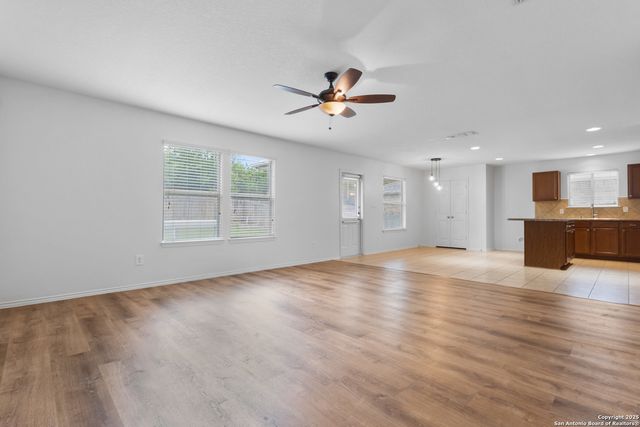 9418 Madison Crk, Converse, TX 78109