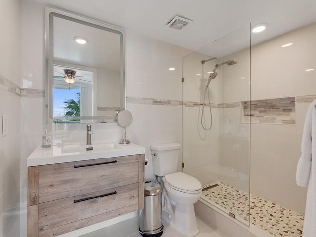 3554 Ocean Drive 302, Vero Beach, FL 32963