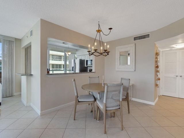 3554 Ocean Drive 302, Vero Beach, FL 32963