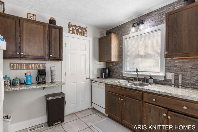 1638 32ND Street Sw, City Of Wyoming, MI 49508